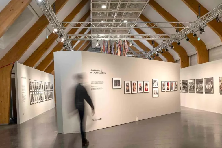 Medienintegration in Ausstellungen Akzentbeleuchtung